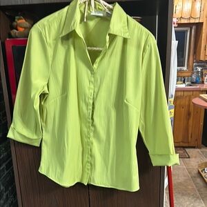 Never worn B Moss blouse in lime green. Size M